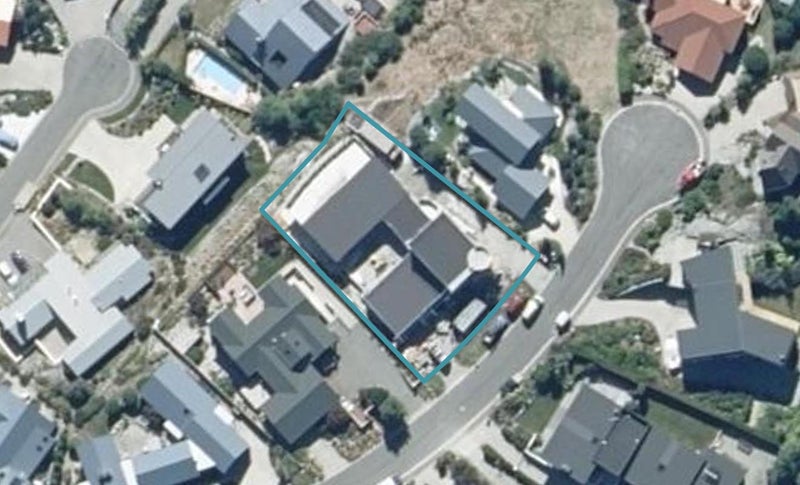 11 Milward Place, Kelvin Heights, Queenstown - Carousel 1
