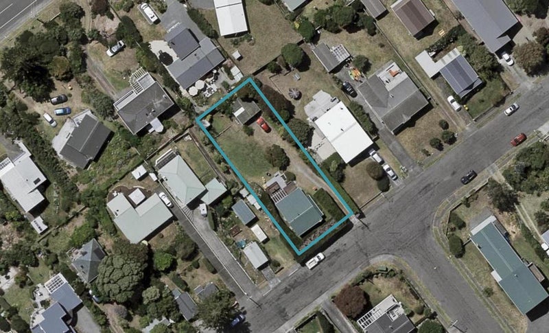 19 Titoki Road, Waikanae Beach, Waikanae - Carousel 1