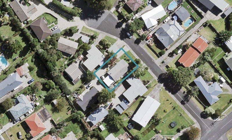 8 Illana Place, Ranui, Auckland - Carousel 1