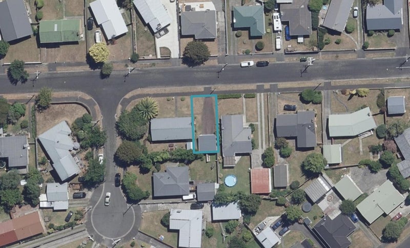 1/11 Larnach Street, St Andrews, Hamilton - Carousel 1