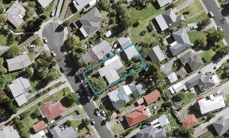 17 Robert Burke Place, Henderson, Auckland - Carousel 1