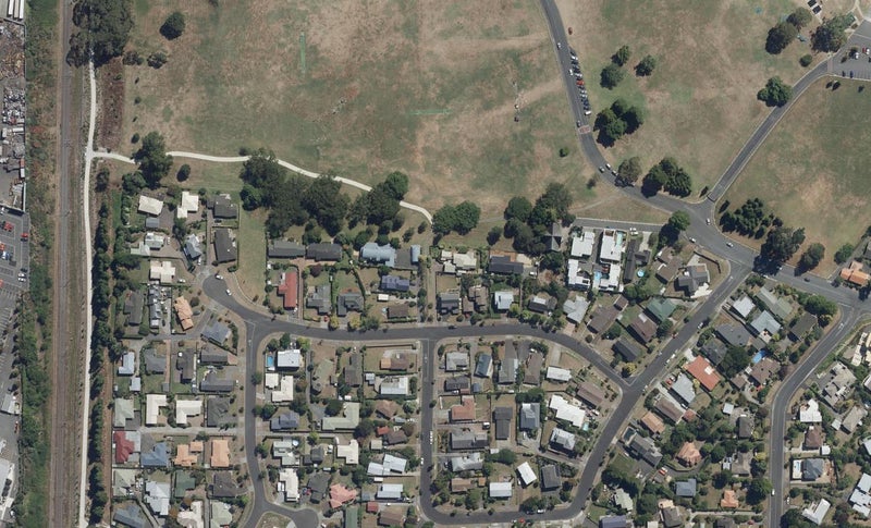 67 Gilbass Avenue, Hamilton Lake, Hamilton - Carousel 1