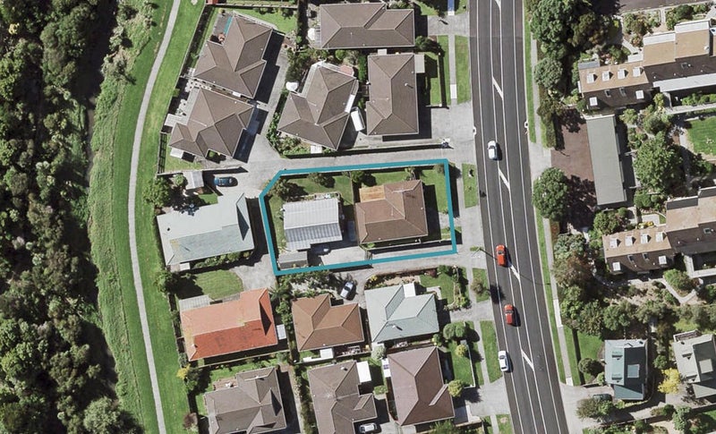 1/77 Aviemore Drive, Highland Park, Auckland - Carousel 1
