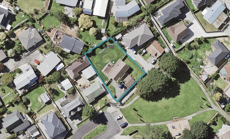 10 Hazelmay Place, Bucklands Beach, Auckland - Carousel 1