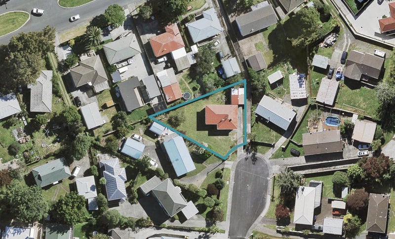 16 Ascot Avenue, Henderson, Auckland - Carousel 1