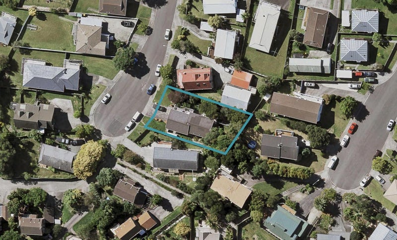 6 Helicon Place, Totara Vale, Auckland - Carousel 1