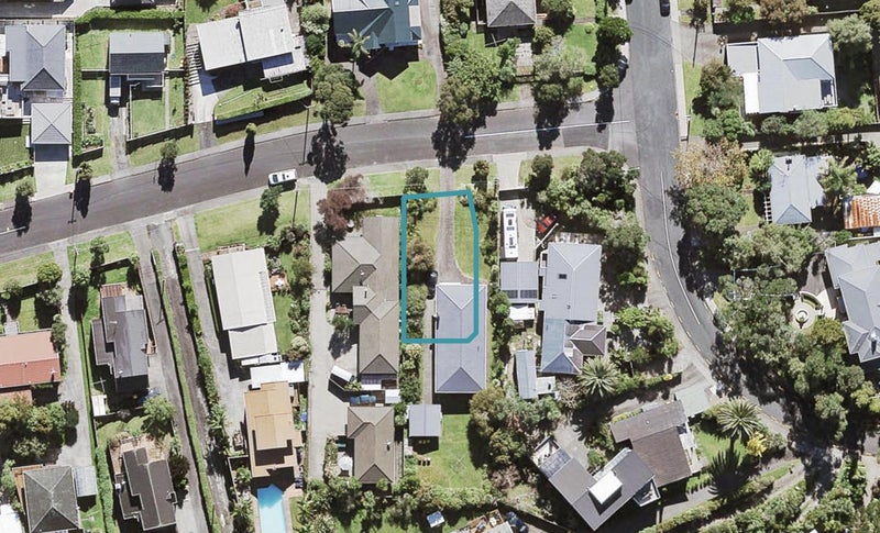 2 Cliff View Drive, Green Bay, Auckland - Carousel 1