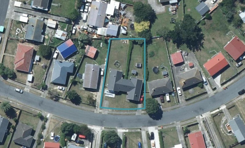 7 Arahura Crescent, Waitangirua, Porirua - Carousel 1