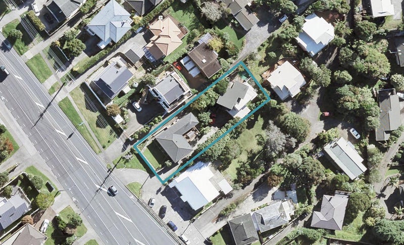 2/879 East Coast Road, Northcross, Auckland - Carousel 1