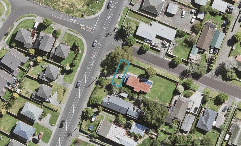 2/1 Benita Place, Sunnyvale, Auckland - Carousel 1