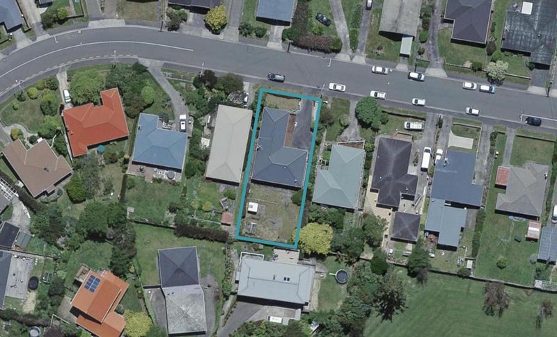 15 Redwood Avenue, Tawa, Wellington - Carousel 1