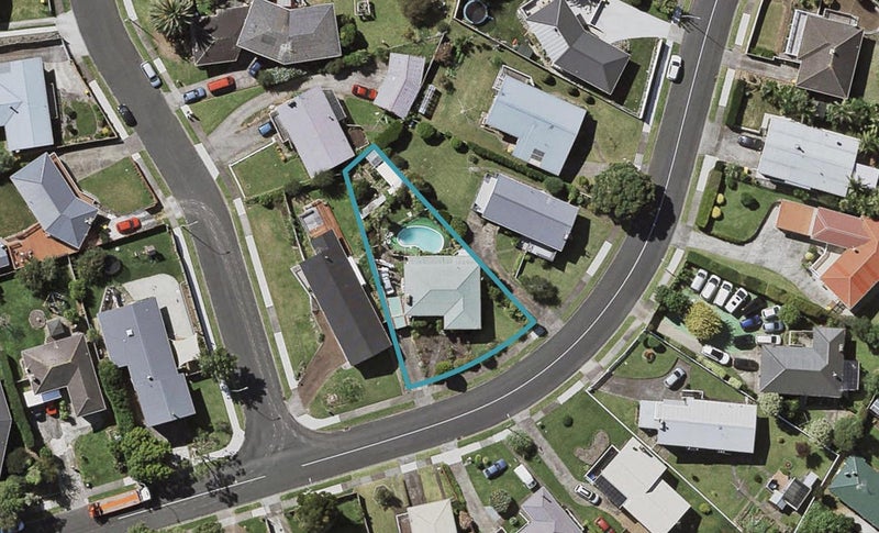 23 Carole Crescent, Pakuranga, Auckland - Carousel 1