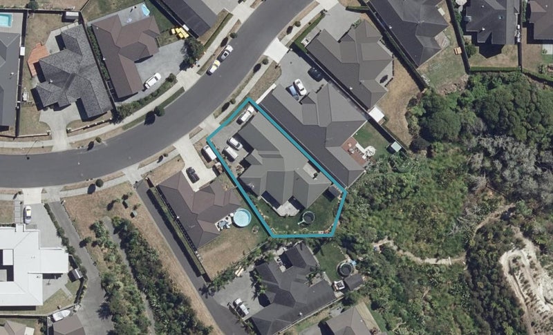 186 St James Drive, Huntington, Hamilton - Carousel 1