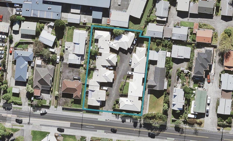 27 Pomaria Road, Henderson, Auckland - Carousel 1