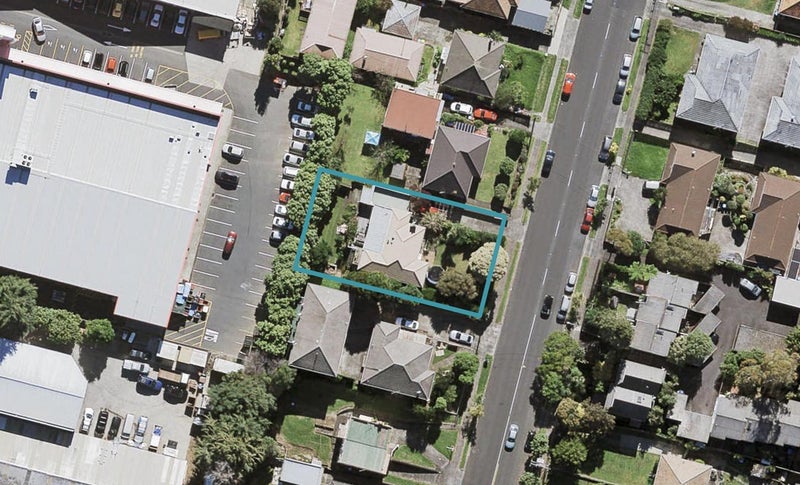 13 Fowlds Avenue, Sandringham, Auckland - Carousel 1