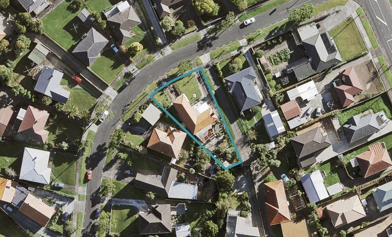 10 Netherton Street, New Windsor, Auckland - Carousel 1