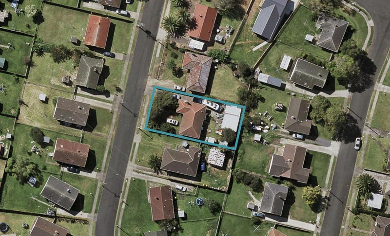 8 Featherston Crescent, Otara, Auckland - Carousel 1