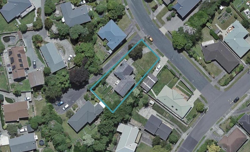 3 Saint Johns Terrace, Tawa, Wellington - Carousel 1
