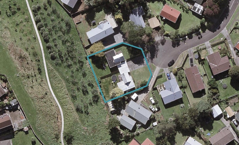 10 Elgin Grove, Merrilands, New Plymouth - Carousel 1