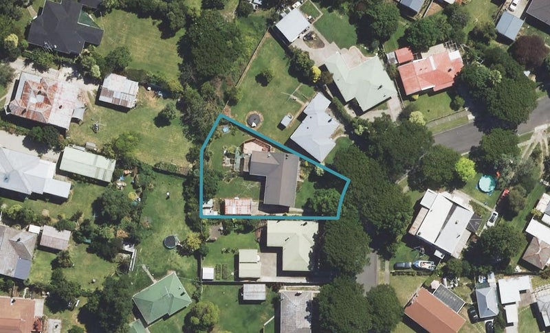 7 Ropata Street, Kaiti, Gisborne - Carousel 1