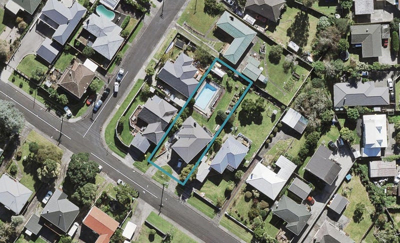 11 Abbotleigh Avenue, Te Atatu Peninsula, Auckland - Carousel 1