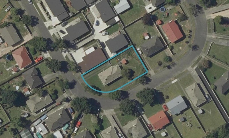 42 Exeter Crescent, Takaro, Palmerston North - Carousel 1