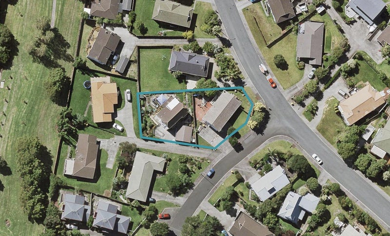 2/1 Mira Place, Windsor Park, Auckland - Carousel 1