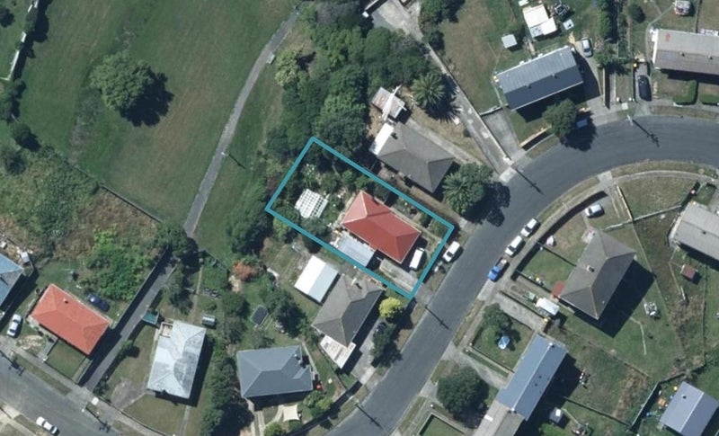 57 Leicester Street, Cannons Creek, Porirua - Carousel 1