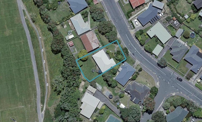 85 Kenmore Street, Newlands, Wellington - Carousel 1