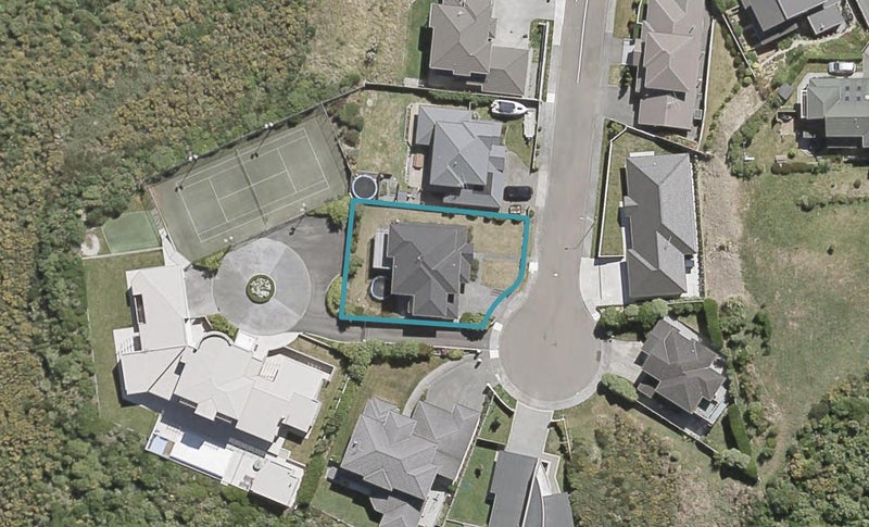 8 Boronia Grove, Maungaraki, Lower Hutt - Carousel 1