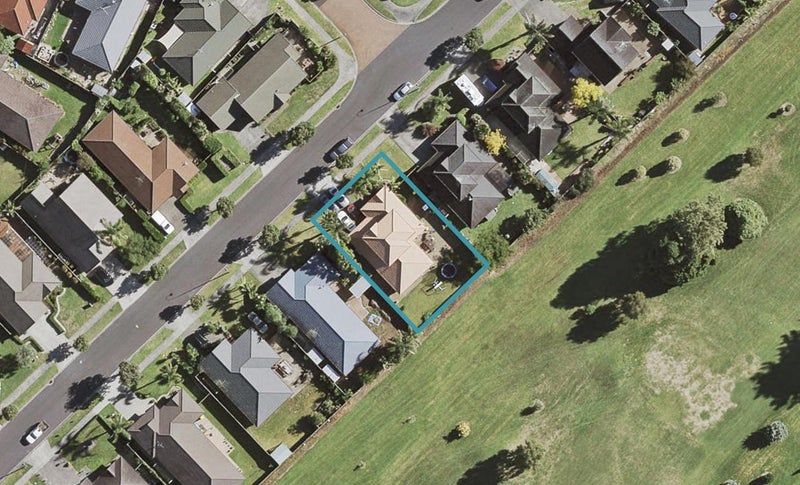 16 Blackwood Drive, Wattle Downs, Auckland - Carousel 1