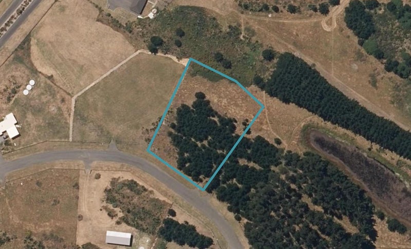 7 Mowhia Grove, Waitārere, Levin - Carousel 1