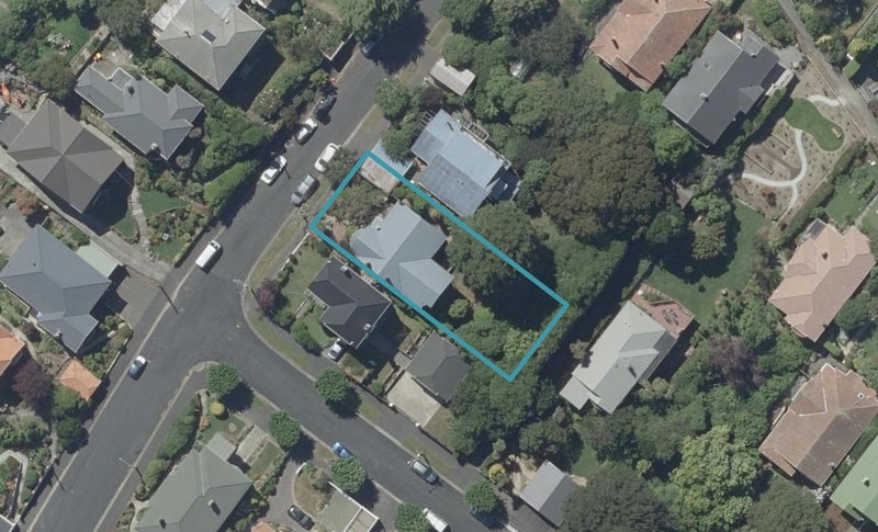 24 Falkland Street, Maori Hill, Dunedin - Carousel 1