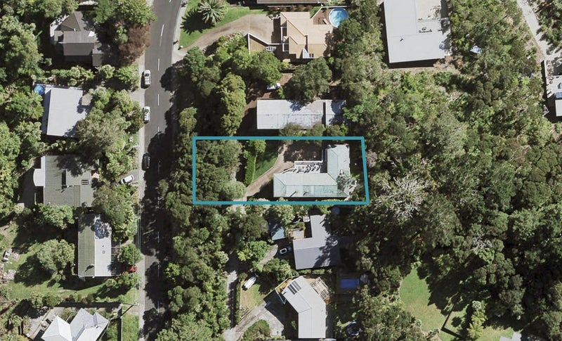 41 Woodfern Crescent, Titirangi, Auckland - Carousel 1