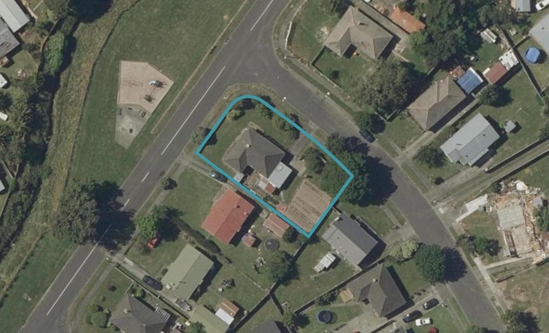 2 Exeter Crescent, Takaro, Palmerston North - Carousel 1