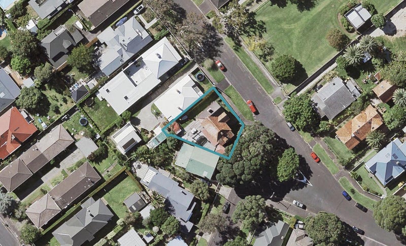 9 Oxford Terrace, Devonport, Auckland - Carousel 1