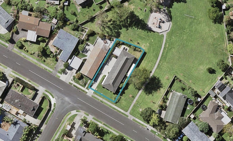 1/18 Whiteacres Drive, Sunnyhills, Auckland - Carousel 1