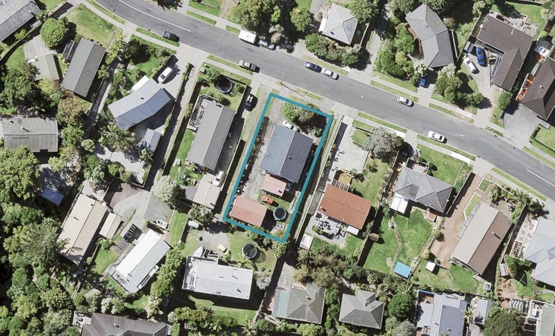 10 Robbies Road, Shelly Park, Auckland - Carousel 1
