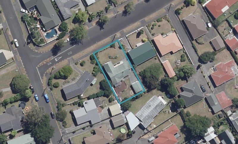 15 Ashbury Avenue, Silverdale, Hamilton - Carousel 1