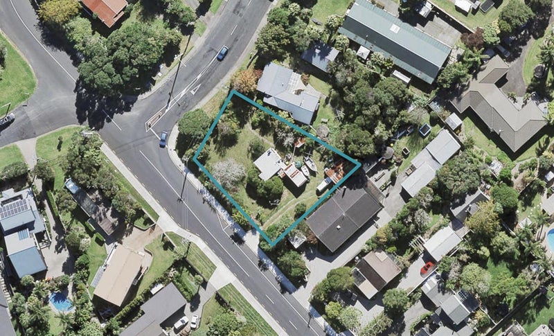 2 Tauhinu Road, Greenhithe, Auckland - Carousel 1