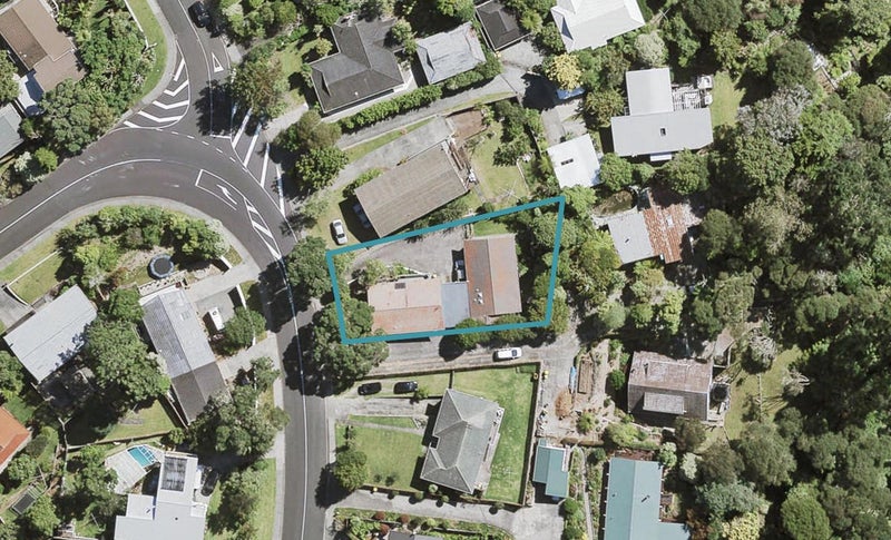 2/83 Daffodil Street, Titirangi, Auckland - Carousel 1