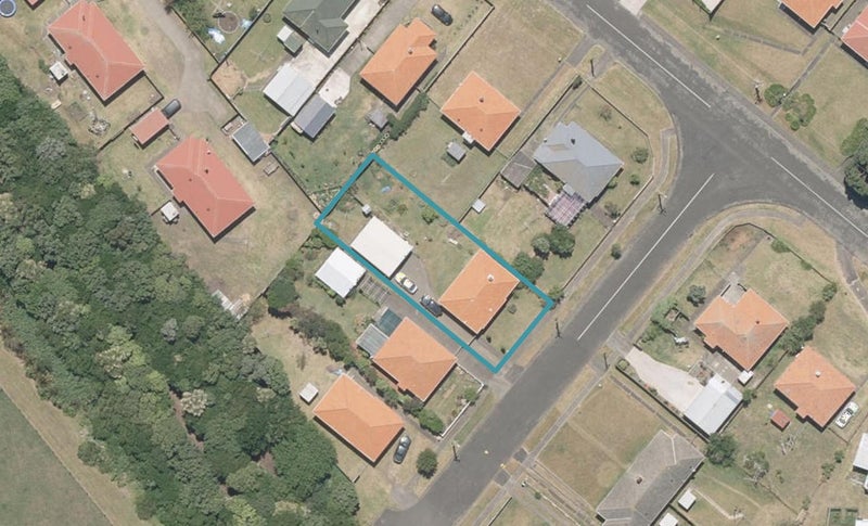 2 Elm Street, Gonville, Whanganui - Carousel 1