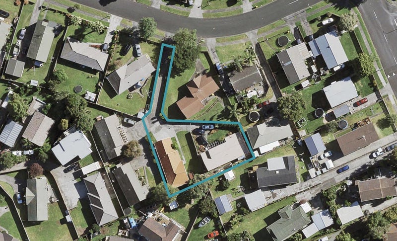 1/10 Bernina Place, Weymouth, Auckland - Carousel 1
