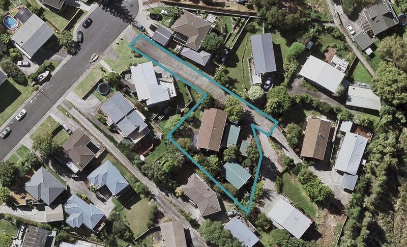 2/13 Erica Road, Sunnynook, Auckland - Carousel 1