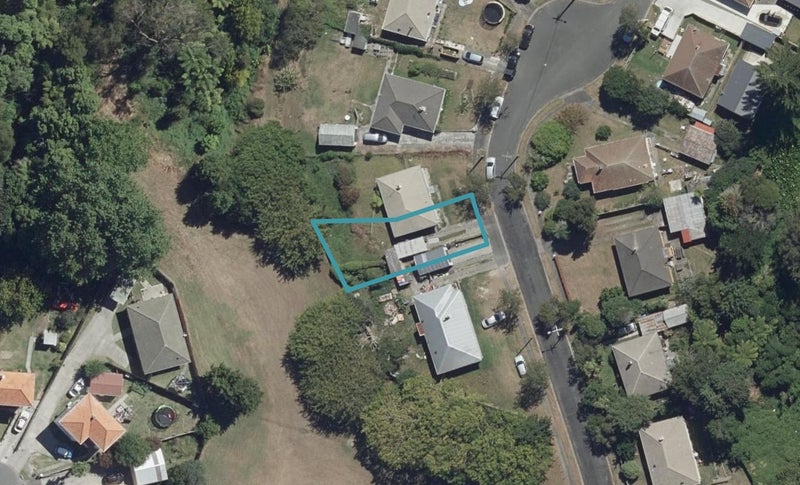2/13 Stokes Crescent, Maeroa, Hamilton - Carousel 1