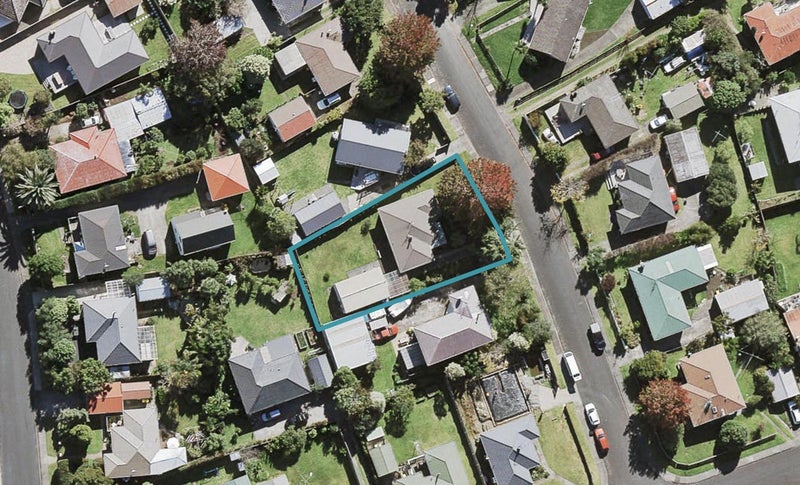 6 Crocombe Crescent, Beach Haven, Auckland - Carousel 1