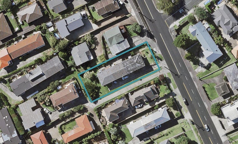 2/18 East Coast Road, Milford, Auckland - Carousel 1