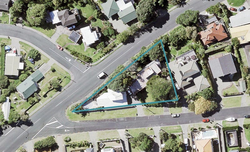 2/30 Browns Bay Road, Rothesay Bay, Auckland - Carousel 1
