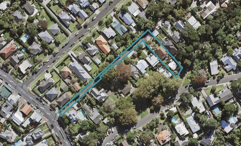 1/16 Glade Place, Birkenhead, Auckland - Carousel 1