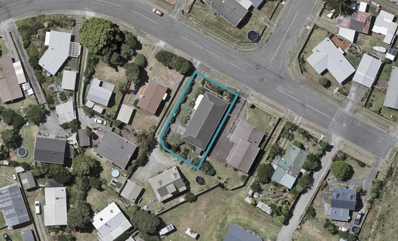 16 Norfolk Crescent, Otaki Beach, Otaki - Carousel 1